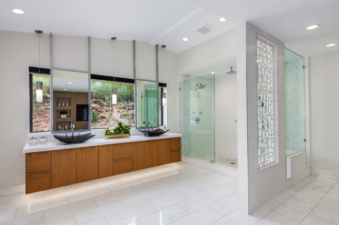 Mampara de yeso en el interior del baño