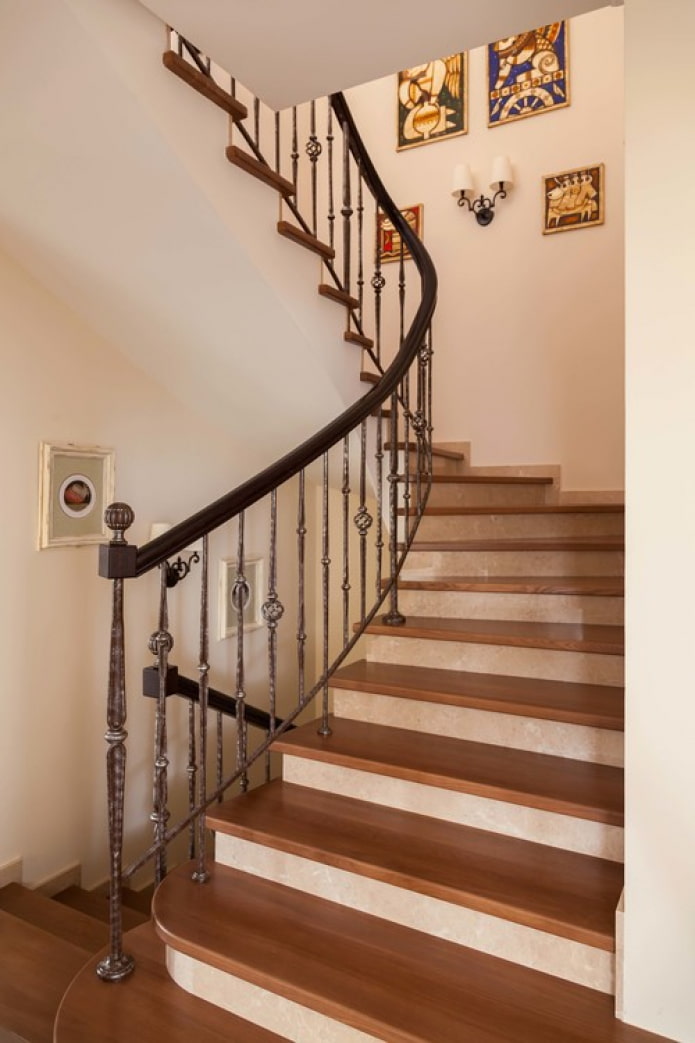 Escalera de madera y metal