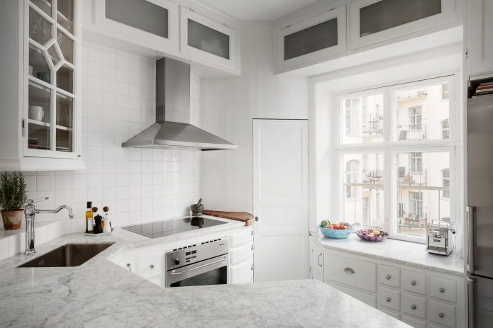 Cocina blanca con múltiples ángulos