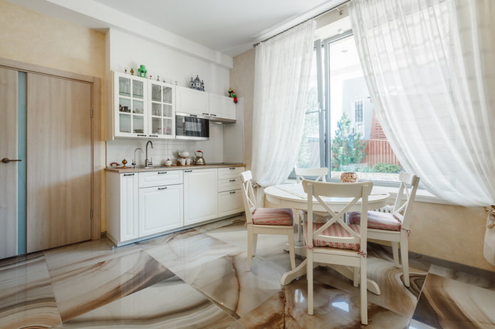 azulejos de suelo de mármol en el interior de la cocina