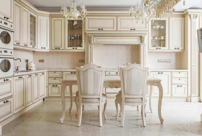 azulejos beige en el interior de la cocina