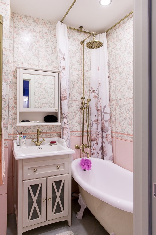 Azulejos cuadrados con cenefa