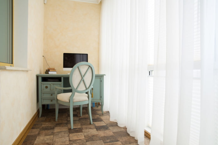 Azulejos en el interior del balcón