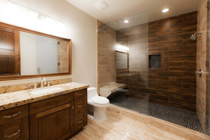 azulejos que imitan la madera en el interior del baño