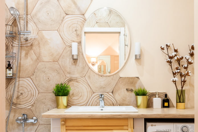 Azulejos imitación madera en un baño de estilo escandinavo