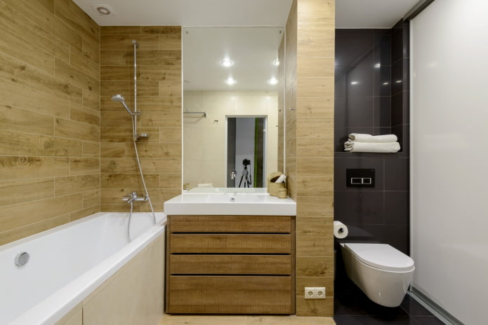 Azulejos de pared con efecto madera en el baño
