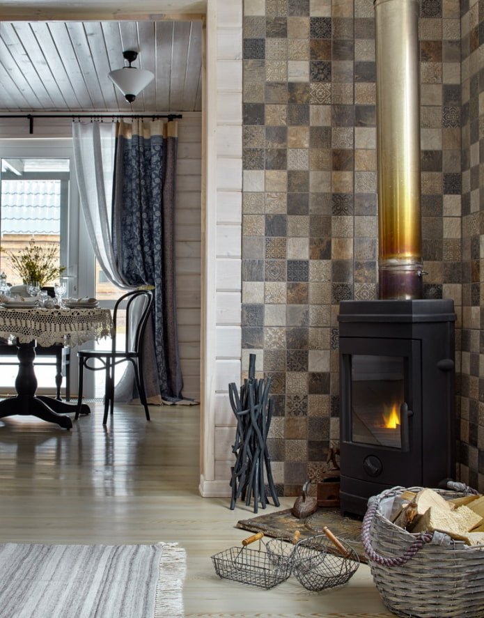 Acabado de azulejos para chimenea