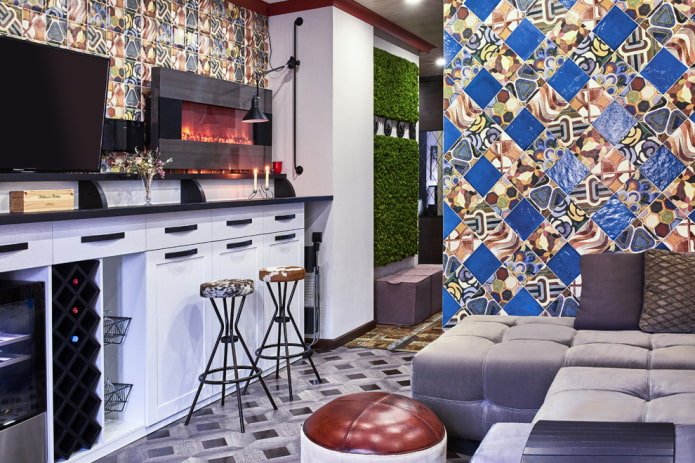 azulejos en la pared y el suelo