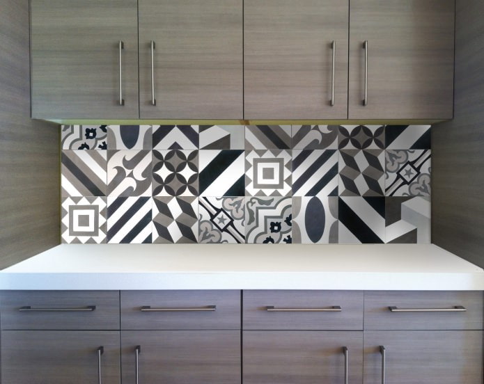 Azulejos patchwork en la cocina de estilo minimalista