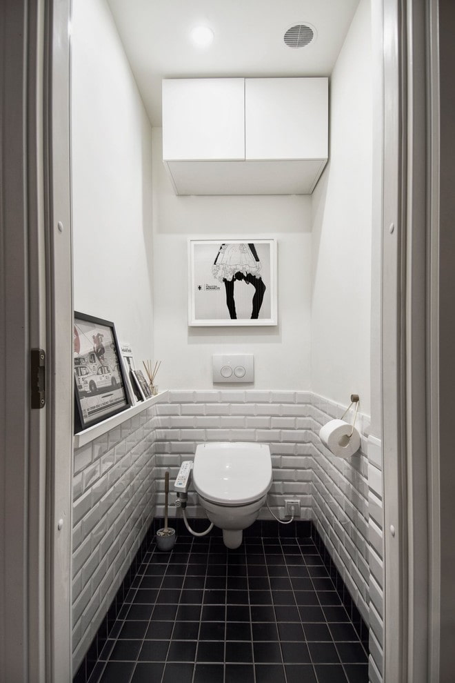 Armario de pared en el baño