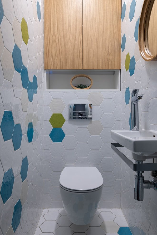 Baño con lavabo y mueble sanitario