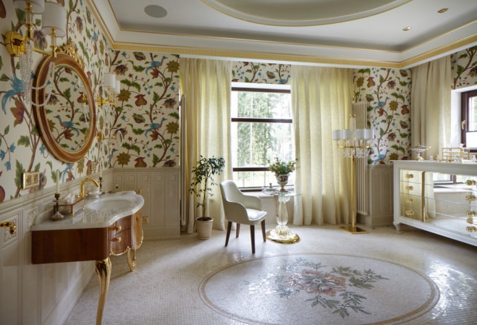 panel de azulejos en el interior del baño