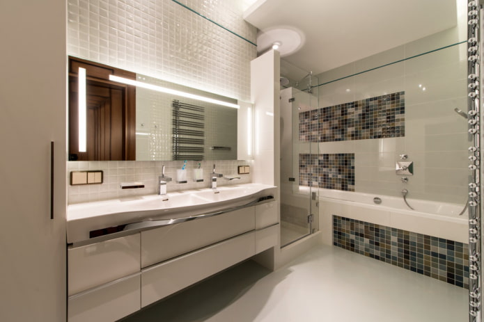 decoración de azulejos en el interior del baño