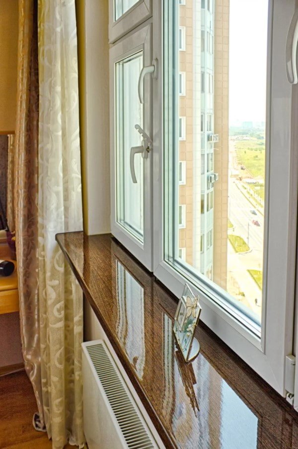 alféizar de ventana brillante