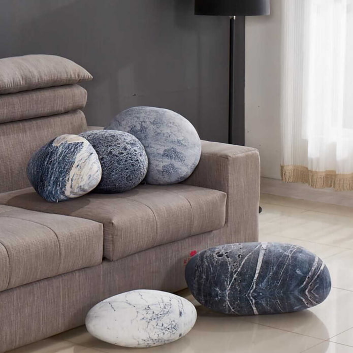 Almohada original con forma de piedra