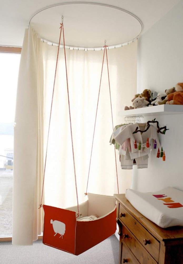 cama colgante en la habitación infantil