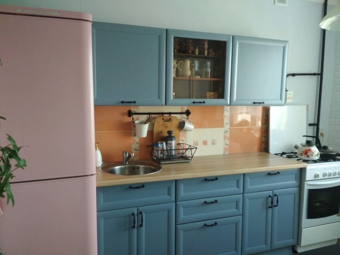 Refrigerador rosa en el interior
