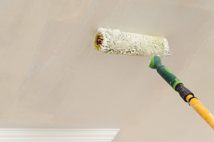 Pintar el techo con rodillo