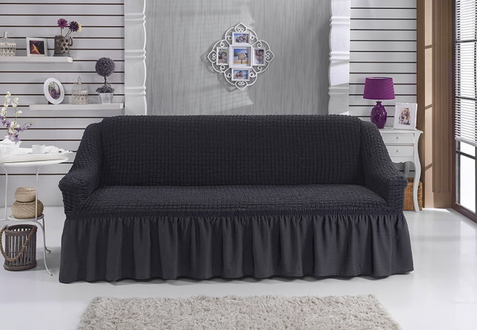 Funda de sofá con volantes en el interior