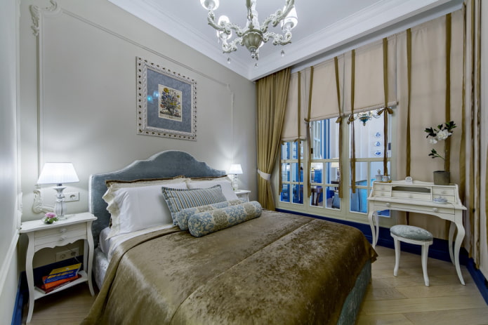 Cama con colcha de terciopelo en el interior