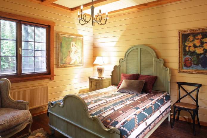 Cama con colcha de estilo rústico