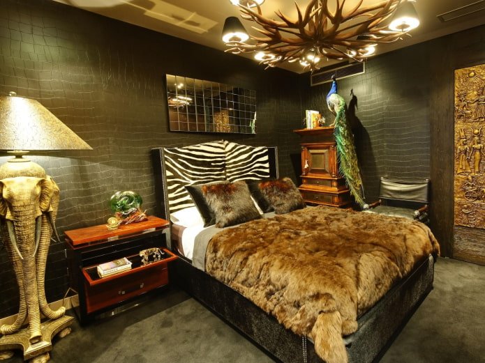 Cama con colcha de piel en el interior