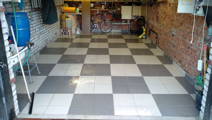 azulejos de granito en el suelo del garaje