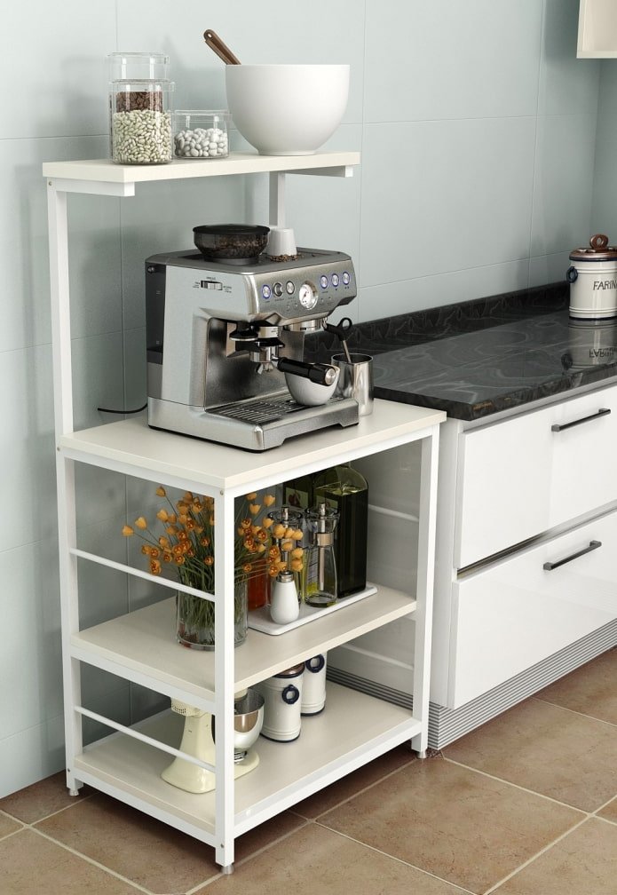 Estantes para electrodomésticos en el interior de la cocina