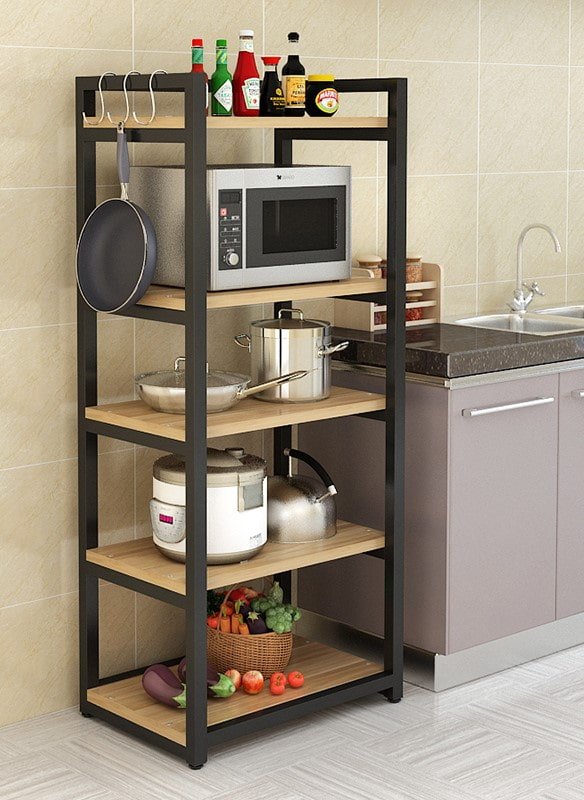 estantes de suelo en el interior de la cocina