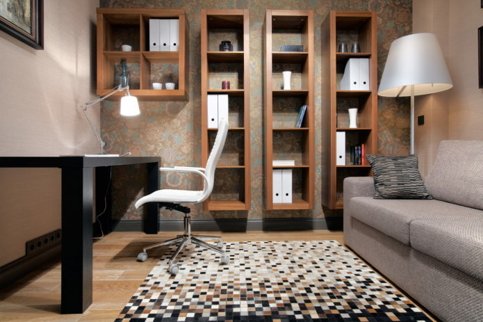Estantes de pared de madera en el interior