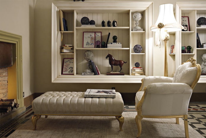 Estantes de pared en el interior de estilo clásico
