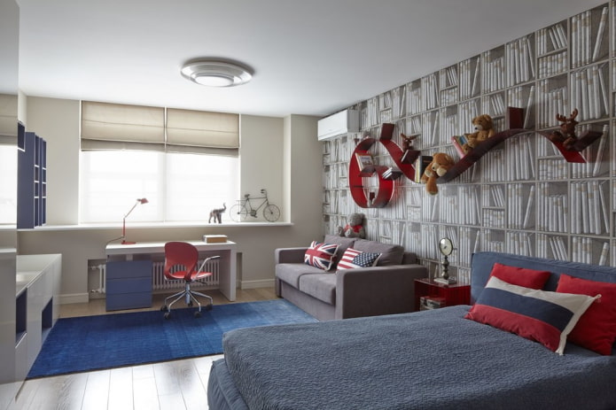 Estantes en el interior de la habitación infantil de un niño