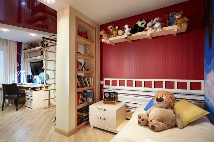 estantes para juguetes en el interior de la habitación infantil