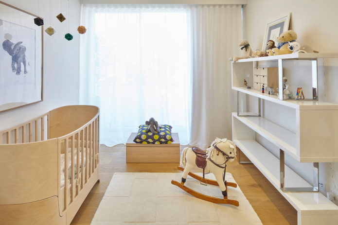 Estantes de suelo en el interior de una habitación infantil