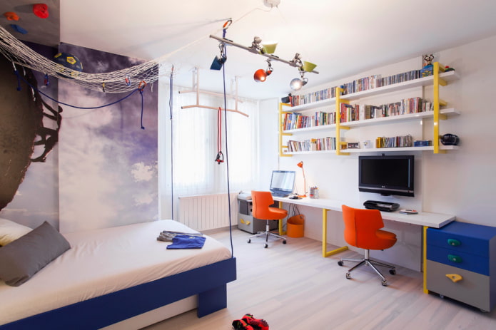 Estanterías en la habitación infantil