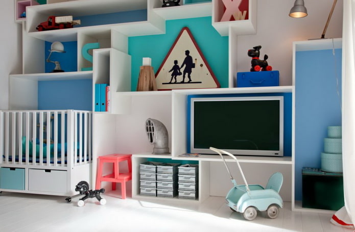 Estante para TV en la habitación infantil