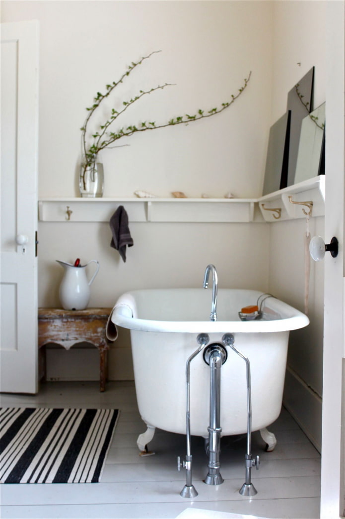 Esquina, decorada sobre el baño