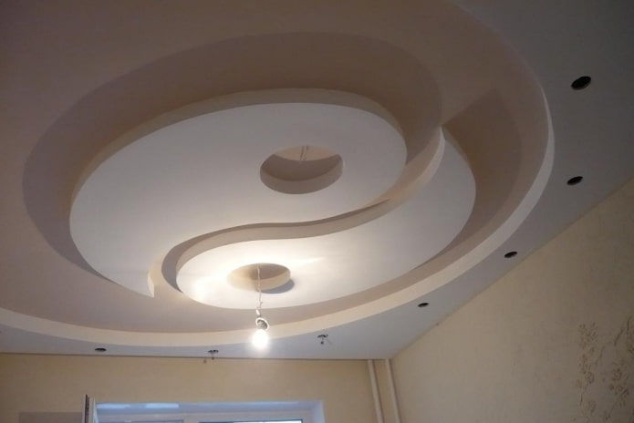 Construcción de yeso con forma de yin-yang
