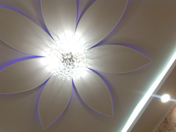 Construcción de yeso con forma de flor
