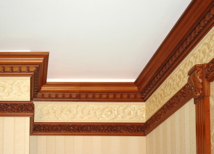 moldura de techo de madera