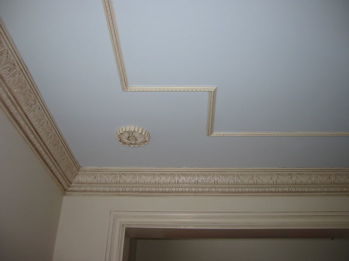 moldura de techo beige
