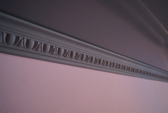 moldura de techo gris