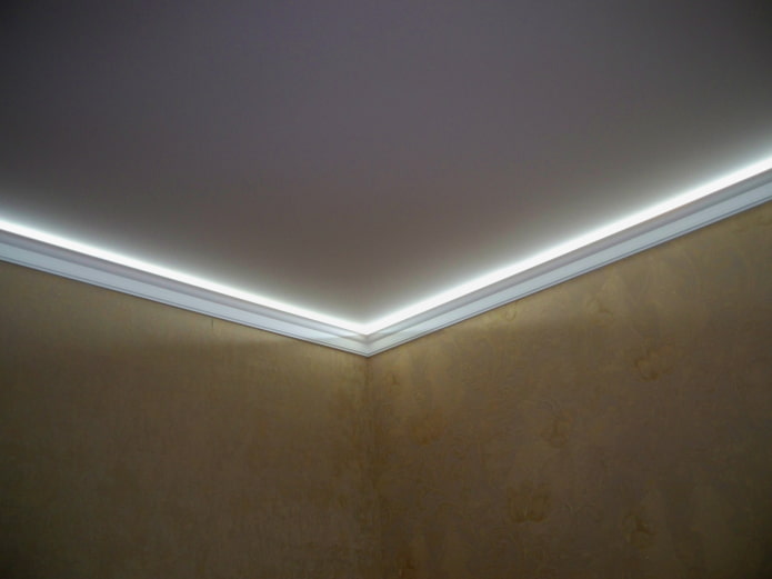 molduras de techo con iluminación