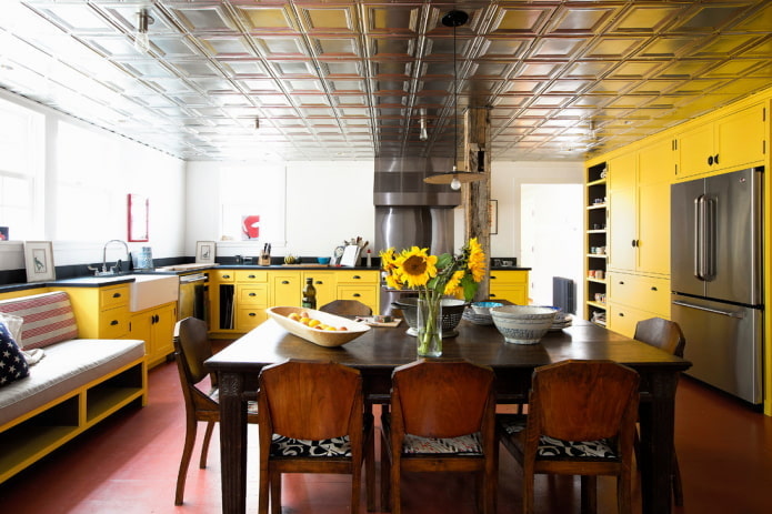 azulejos en el techo de la cocina