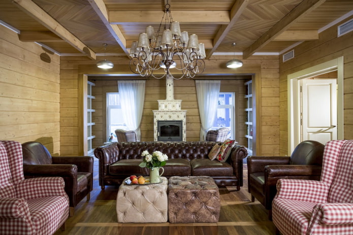 salón de madera clara