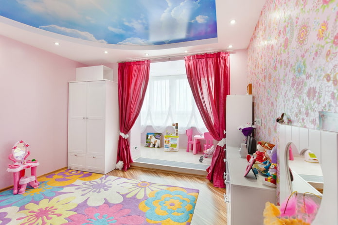 cielo con nubes en el techo de la habitación infantil