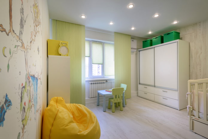 Estructura de techo blanca en la habitación infantil