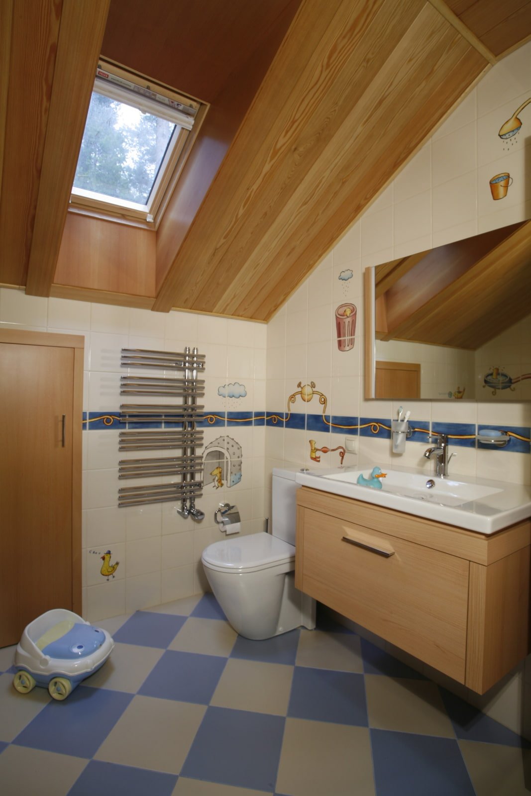 Techo del baño en el ático