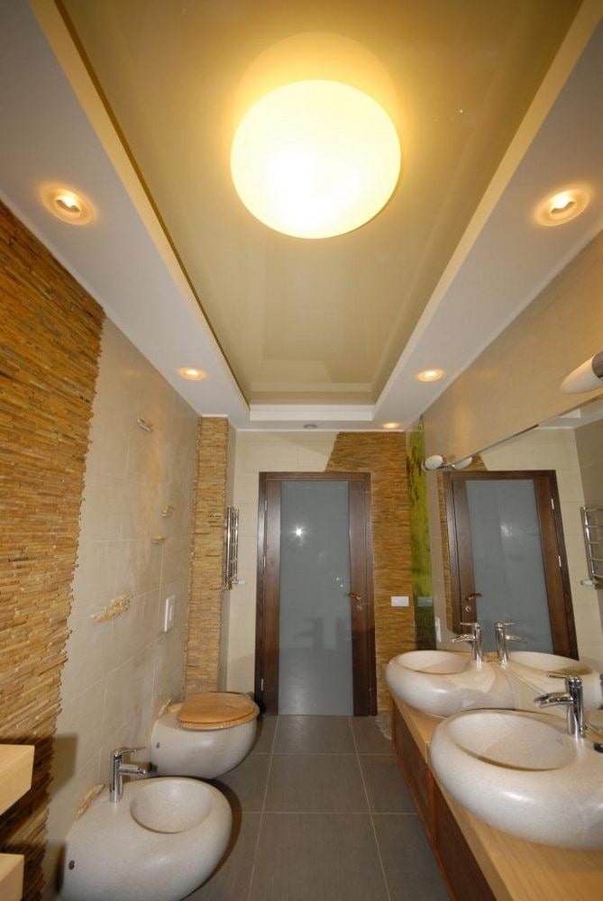 Diseño de baño de dos niveles