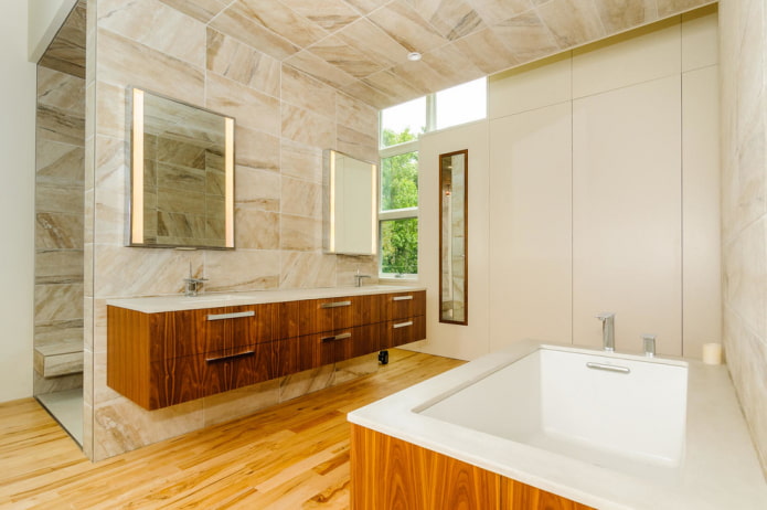azulejos de cerámica en el interior del baño